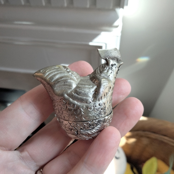 Vintage metal rooster trinket box pill box hand-made - Picture 6 of 9
